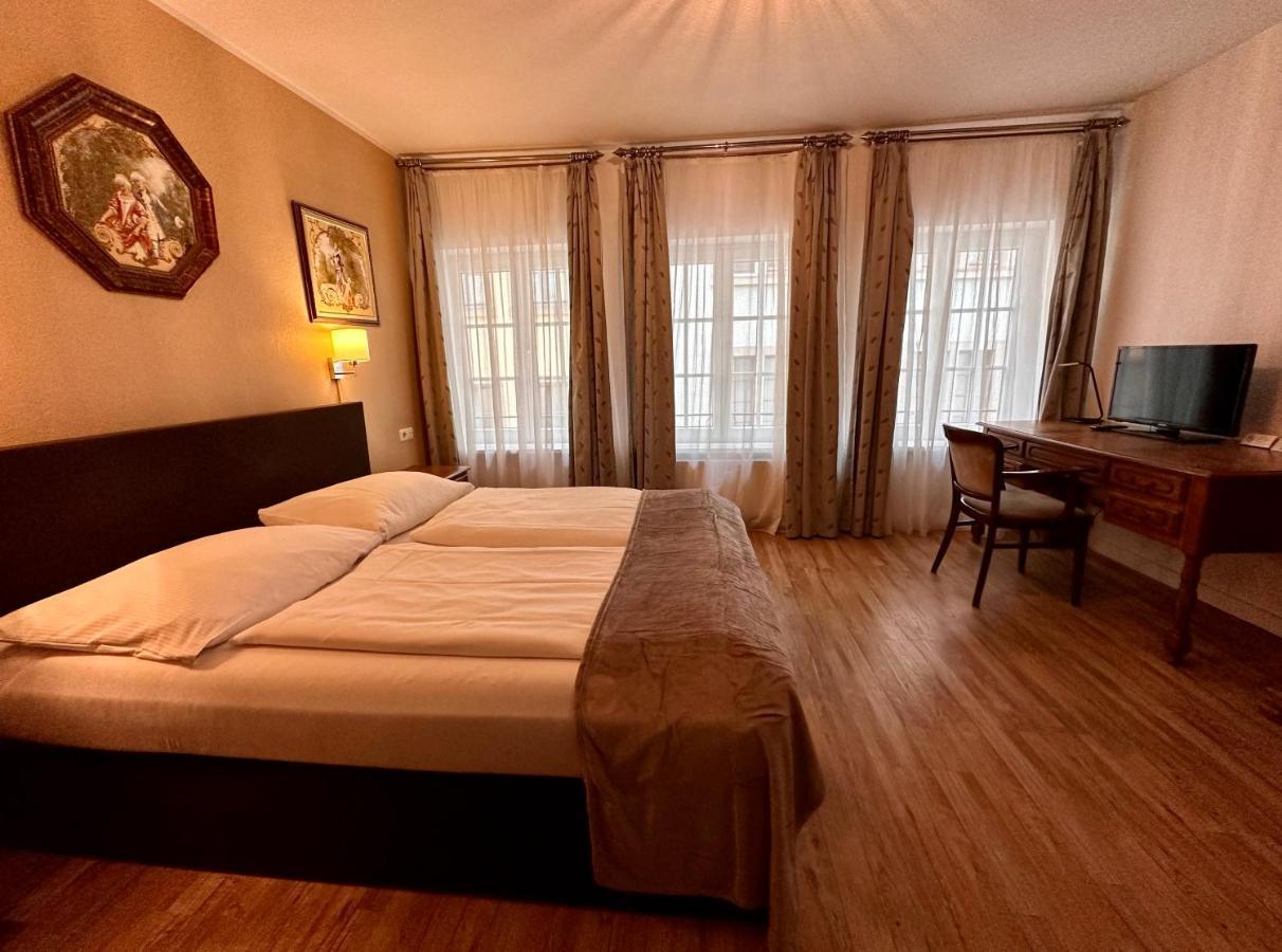 Altstadthotel Hayk Am Rhein Colonia Exterior foto