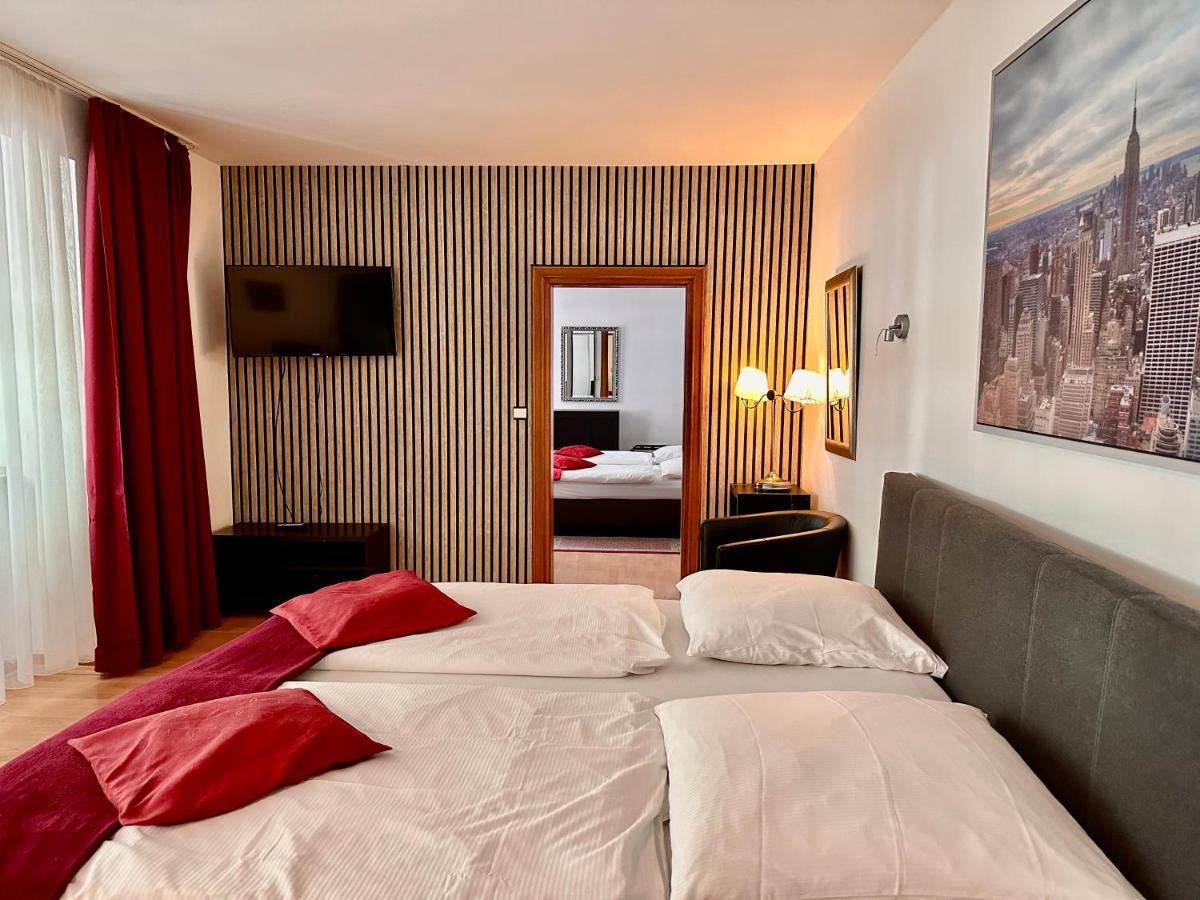 Altstadthotel Hayk Am Rhein Colonia Exterior foto